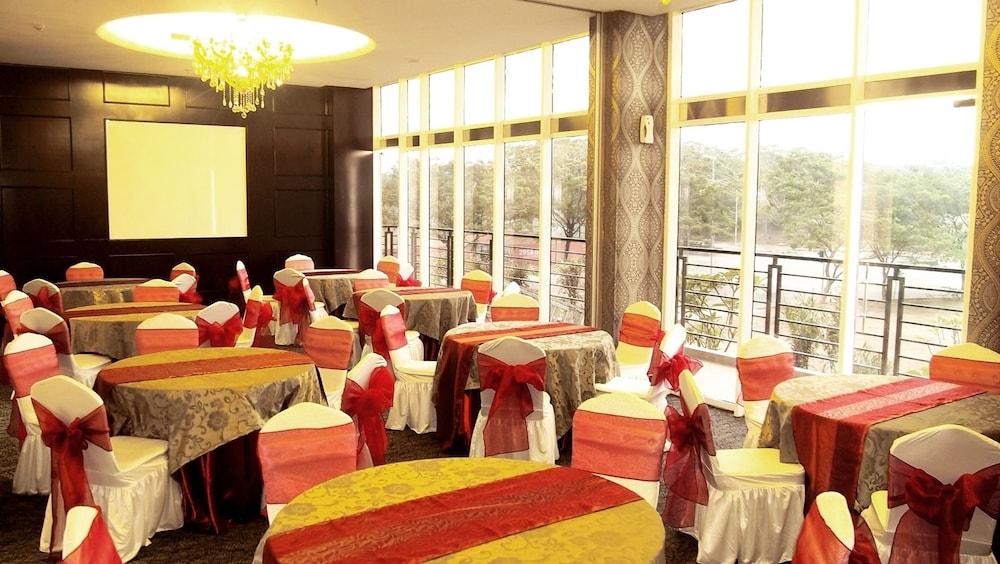Sapphire Sky Hotel & Conference Serpong Eksteriør bilde