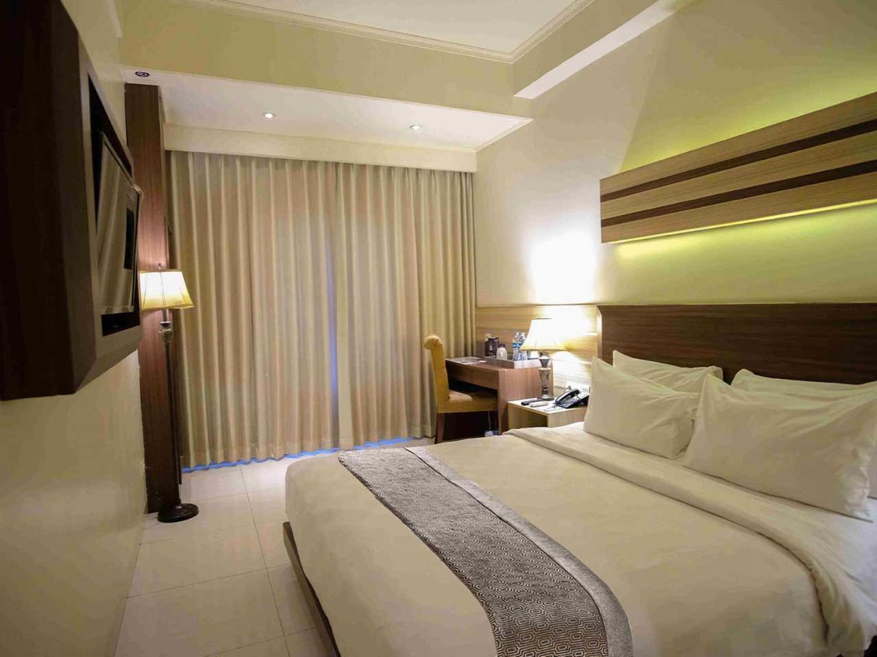 Sapphire Sky Hotel & Conference Serpong Eksteriør bilde